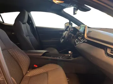 Car image 15