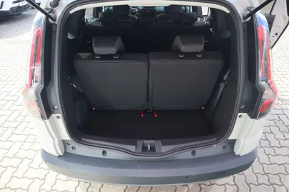 Car image 35