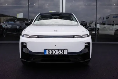 Car image 3
