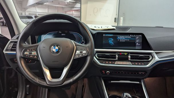 BMW 330 Touring xDrive 185 kW image number 23