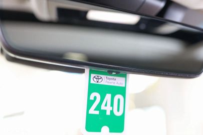 Car image 40
