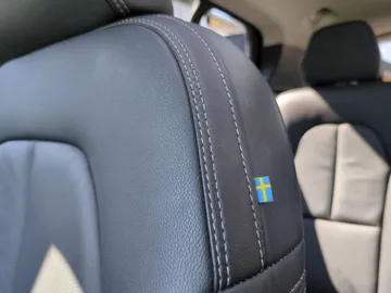 Car image 28