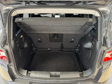 Car image 28