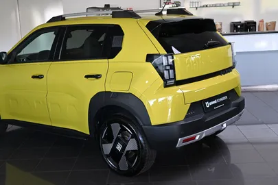 Car image 30