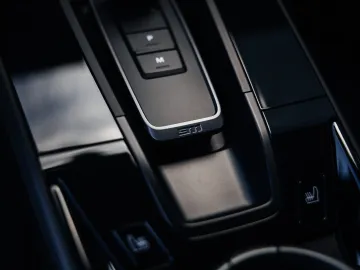 Car image 36