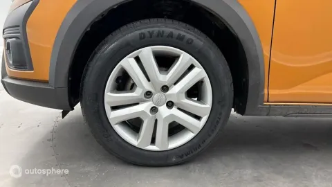 Car image 20