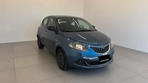 Car image 2