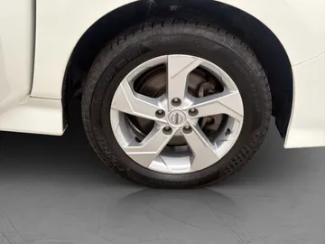 Car image 32