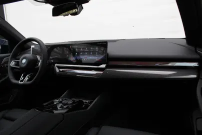 Car image 32