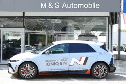 Car image 3