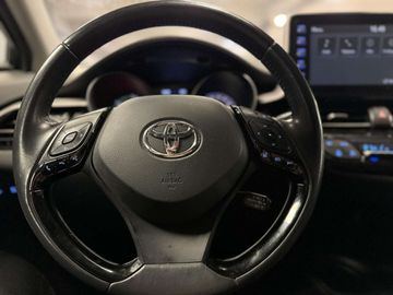 Car image 10