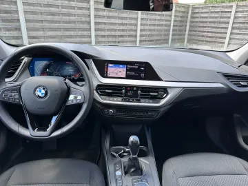 Car image 23