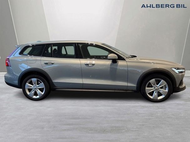 Volvo V60 Cross Country AWD B4 147 kW image number 4