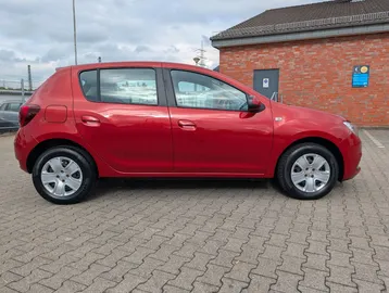 Car image 4