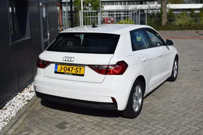 Car image 25