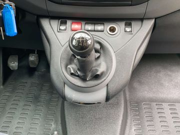 Car image 13