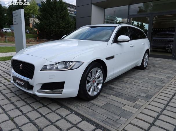 Jaguar XF 20d AWD Portfolio 132 kW image number 2