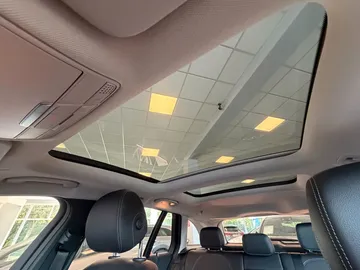 Car image 36