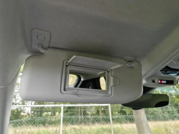 Car image 29