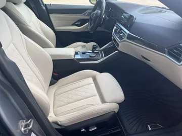 Car image 40