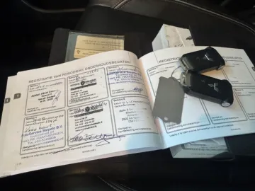 Car image 30