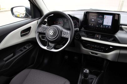 Car image 11