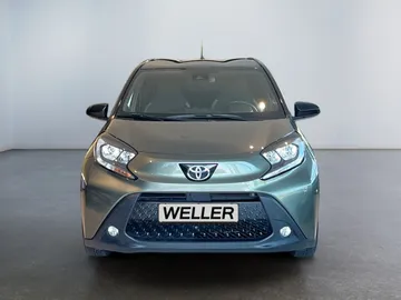 Car image 3