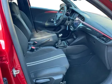 Car image 17