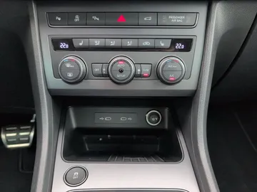 Car image 44