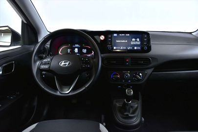 Car image 12