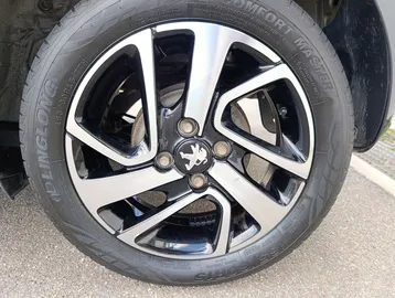 Car image 28