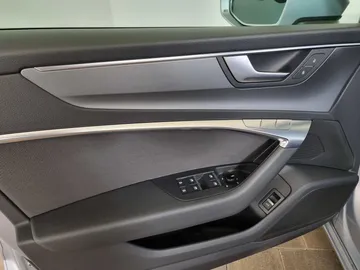 Car image 28