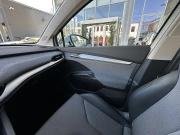 Car image 34