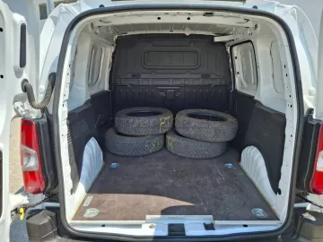 Car image 31