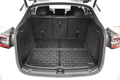 Car image 26