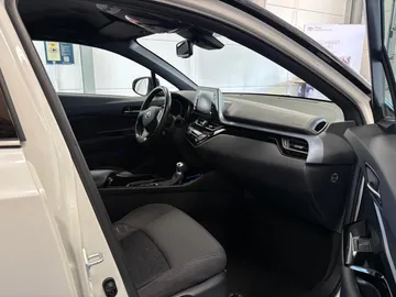 Car image 20