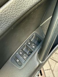 Car image 32