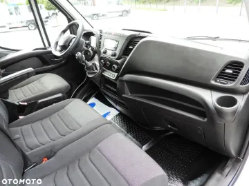 Car image 38