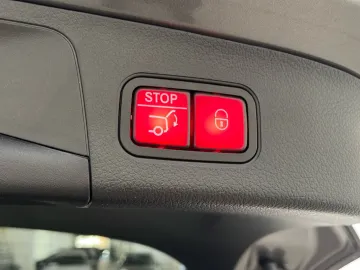 Car image 32