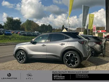Car image 4