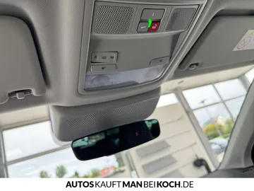 Car image 34