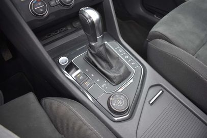 Car image 40