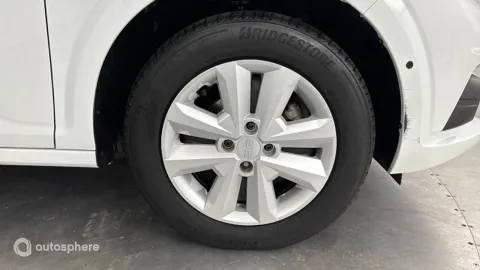 Car image 20