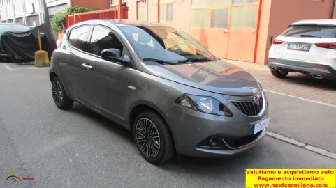 Car image 2