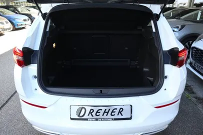Car image 27