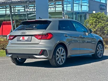 Car image 23