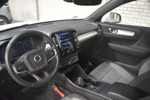 Volvo XC40 T2 95 kW image number 4