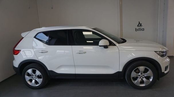 Volvo XC40 D3 AWD Momentum 111 kW image number 3