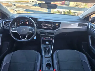 Car image 38