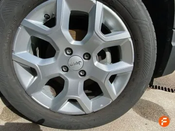 Car image 28